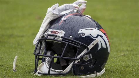 Broncos Rumors: Helmet Pic Stirs Pot Ahead of。